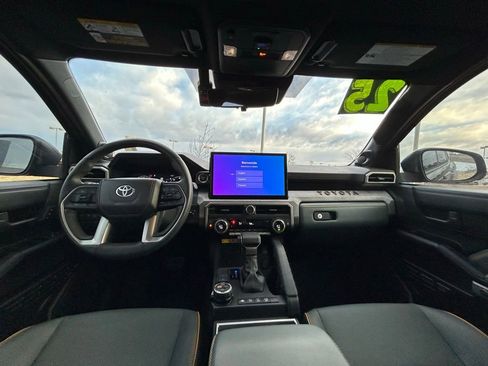 Used 2025 Toyota 4Runner Trailhunter image 9