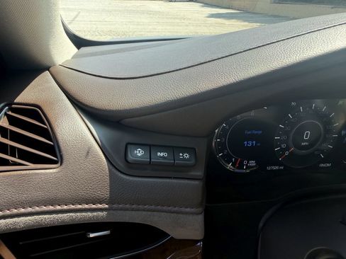 Used 2016 Cadillac Escalade Luxury AWD/4WD image 40