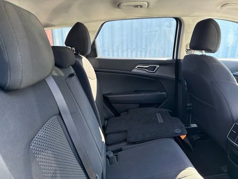 Used 2023 Kia Sportage LX AWD/4WD image 10