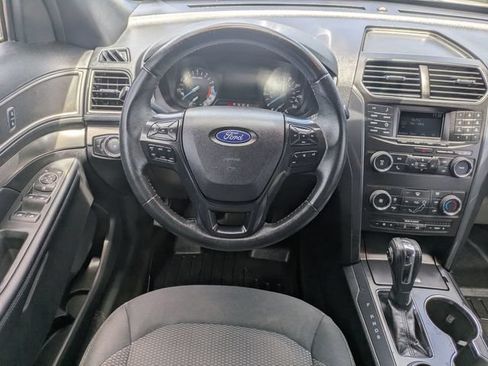 Used 2018 Ford Explorer XLT FWD image 30