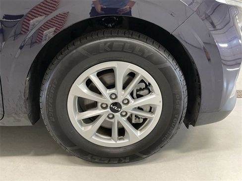 Used 2024 Kia Carnival LX image 14