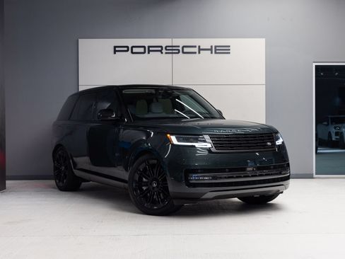 Used 2025 Land Rover Range Rover SE AWD/4WD image 9