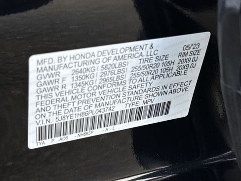 Used 2023 Acura MDX SH-AWD w/ Advance Package image 29