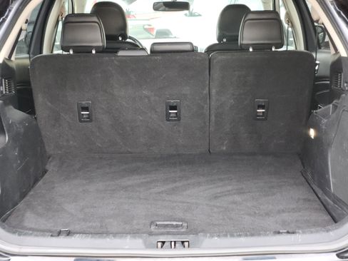 Used 2018 Ford Edge Titanium image 12