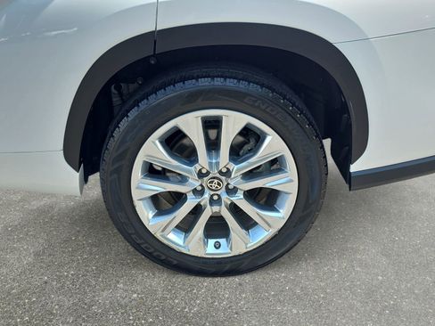 Used 2023 Toyota Highlander Limited FWD image 34