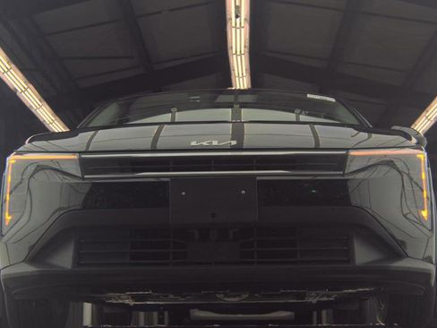 Used 2025 Kia K4 LXS image 2