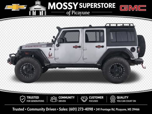 Used 2015 Jeep Wrangler Unlimited Rubicon w/ Connectivity Group AWD/4WD image 8