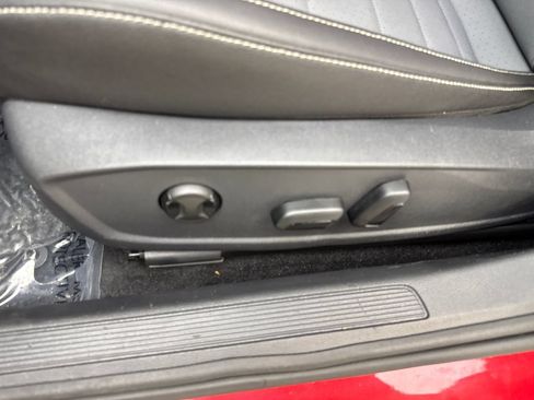 Used 2025 Volkswagen Jetta SE FWD image 30
