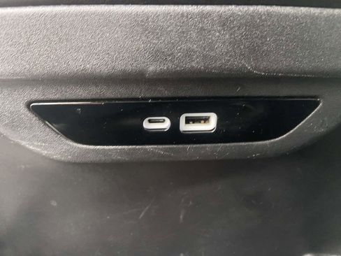 Used 2024 Chrysler Pacifica Touring-L image 16