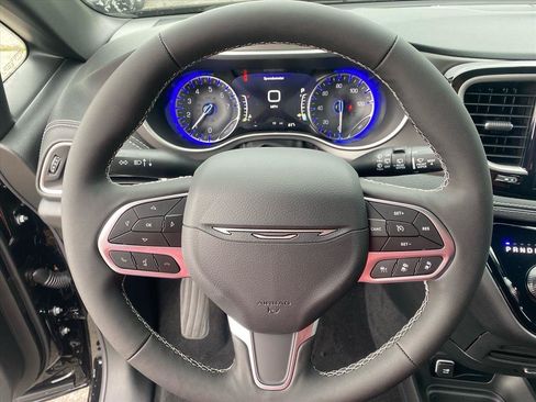 New 2027 Chrysler Pacifica Select FWD image 6