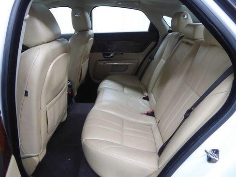 Used 2013 Jaguar XJ AWD image 27