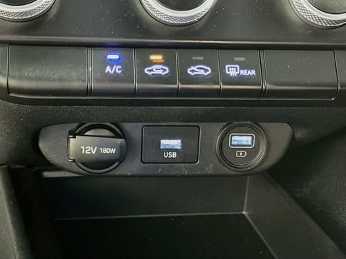 Used 2022 Hyundai Elantra SE FWD image 17