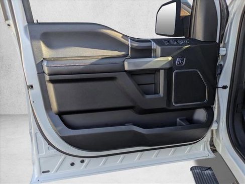 Used 2018 Ford F150 Platinum w/ Equipment Group 701A Luxury image 14