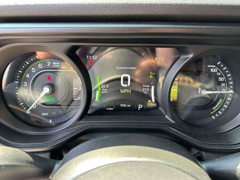 Used 2024 Jeep Wrangler Unlimited AWD/4WD image 23