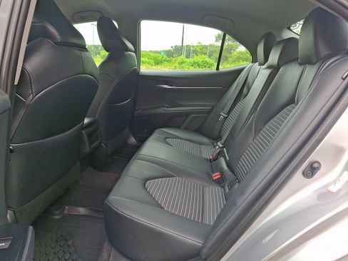 Used 2019 Toyota Camry SE FWD image 12