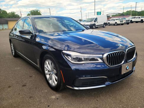 Used 2019 BMW 750i xDrive w/ Executive Package AWD/4WD image 3