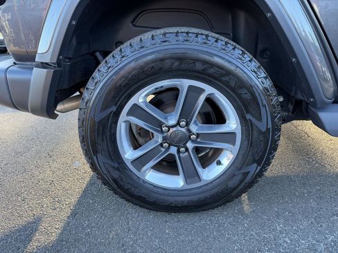 Used 2018 Jeep Wrangler Unlimited Sahara w/ Dual Top Group image 9