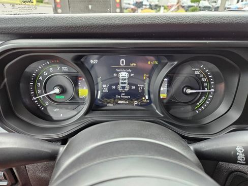 Used 2024 Jeep Wrangler Unlimited AWD/4WD image 23