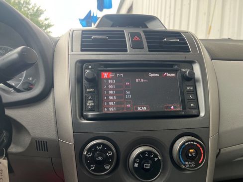 Used 2013 Toyota Corolla LE Special Edition image 27