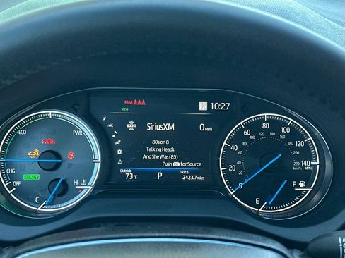 Used 2023 Toyota Venza XLE AWD/4WD image 24
