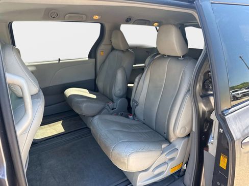 Used 2013 Toyota Sienna XLE FWD image 13