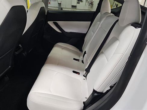 Used 2021 Tesla Model Y Long Range image 4