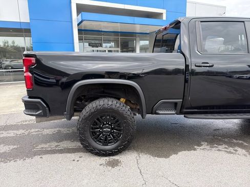 Used 2024 Chevrolet Silverado 2500 ZR2 w/ Technology Package image 4