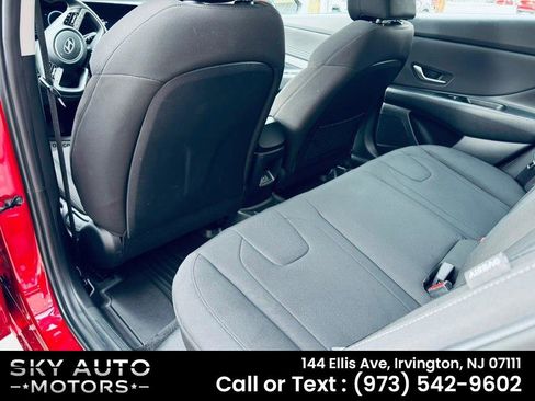 Used 2025 Hyundai Elantra SEL FWD image 8