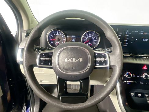 Used 2024 Kia Carnival LX FWD image 17