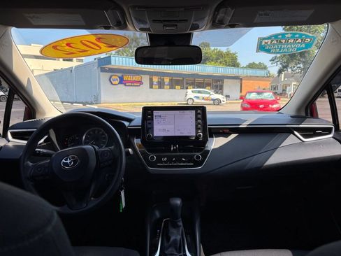 Used 2022 Toyota Corolla LE FWD image 16