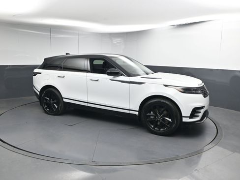 Certified 2025 Land Rover Range Rover Velar Dynamic SE image 24