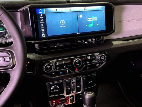 Used 2024 Jeep Wrangler Willys image 9