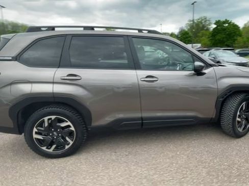 Used 2025 Subaru Forester Premium AWD/4WD image 9