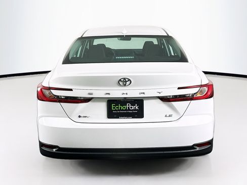 Used 2025 Toyota Camry LE image 7