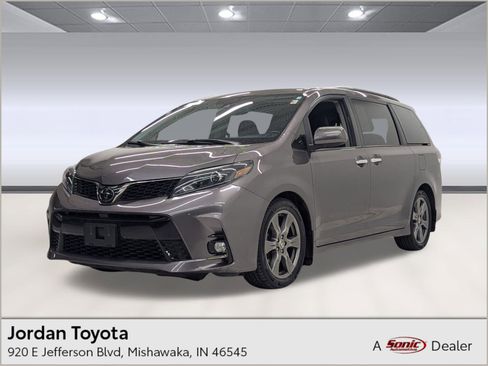 Used 2020 Toyota Sienna SE image 1
