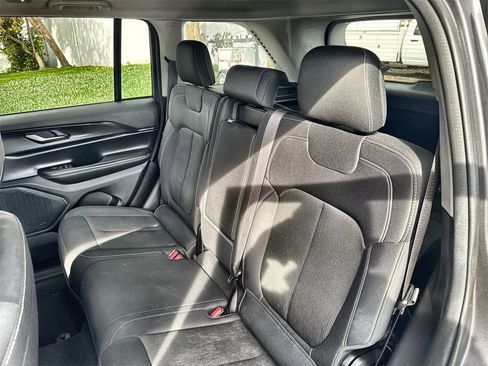 Certified 2024 Jeep Grand Cherokee Laredo image 25