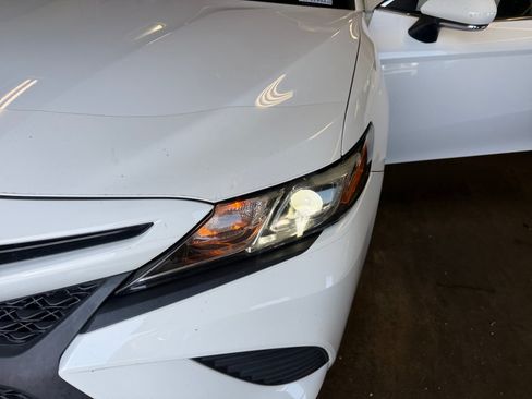 Used 2018 Toyota Camry SE w/ Moonroof Package FWD image 30