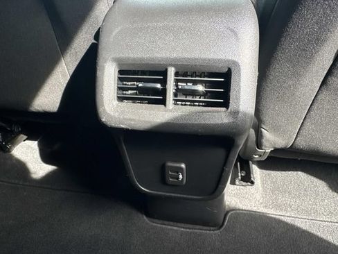 Used 2023 Chevrolet Equinox LT FWD image 16