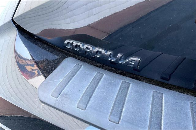 Used 2025 Toyota Corolla SE w/ SE Package FWD image 31