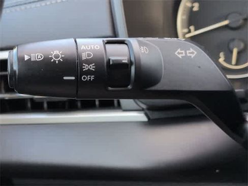 Used 2024 Mitsubishi Outlander SE image 27