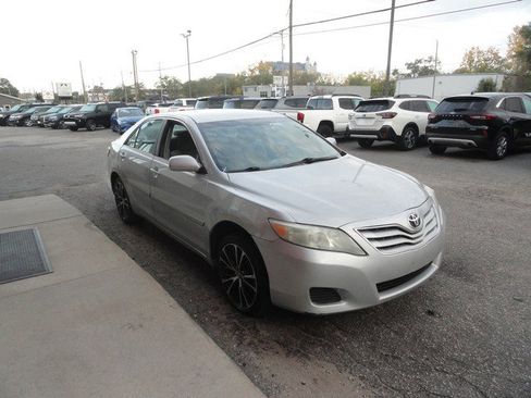 Used 2011 Toyota Camry image 5