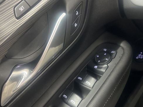 Used 2024 GMC Terrain SLT image 11