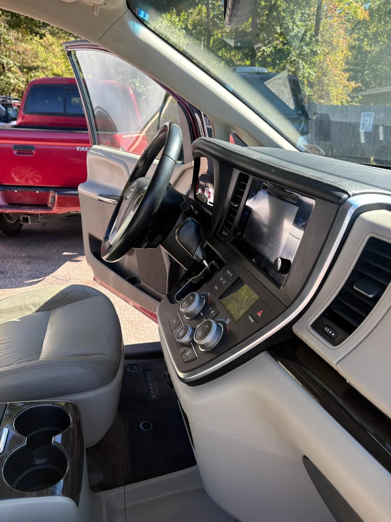 Used 2017 Toyota Sienna XLE AWD/4WD image 42