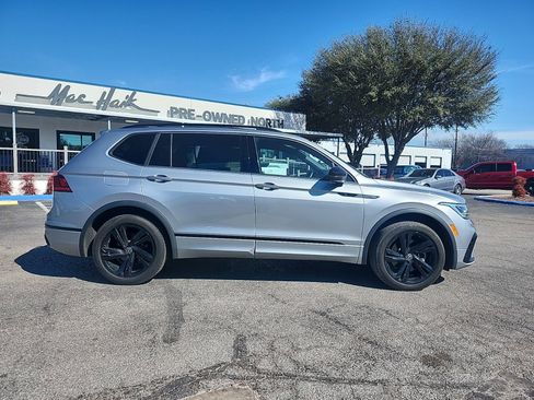 Used 2023 Volkswagen Tiguan SE R-Line image 2
