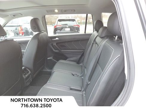 Used 2022 Volkswagen Tiguan SE w/ Panoramic Sunroof Package image 10