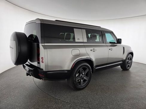 Used 2024 Land Rover Defender 130 X-Dynamic SE AWD/4WD image 2