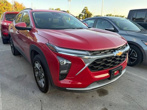 Used 2026 Chevrolet Trax LT w/ Driver Confidence Package FWD image 3
