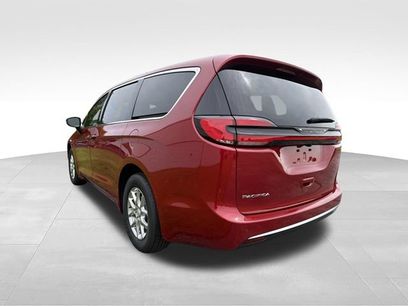 New 2027 Chrysler Pacifica Select