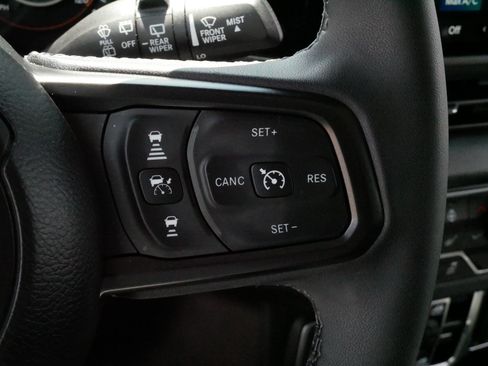 Used 2025 Jeep Wrangler Unlimited Sport AWD/4WD image 25