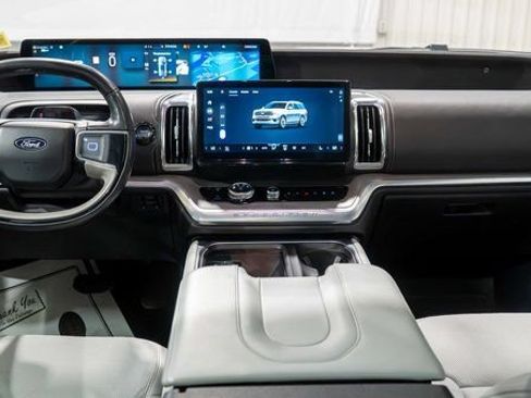 Used 2025 Ford Expedition Platinum w/ Driver's Package AWD/4WD image 17